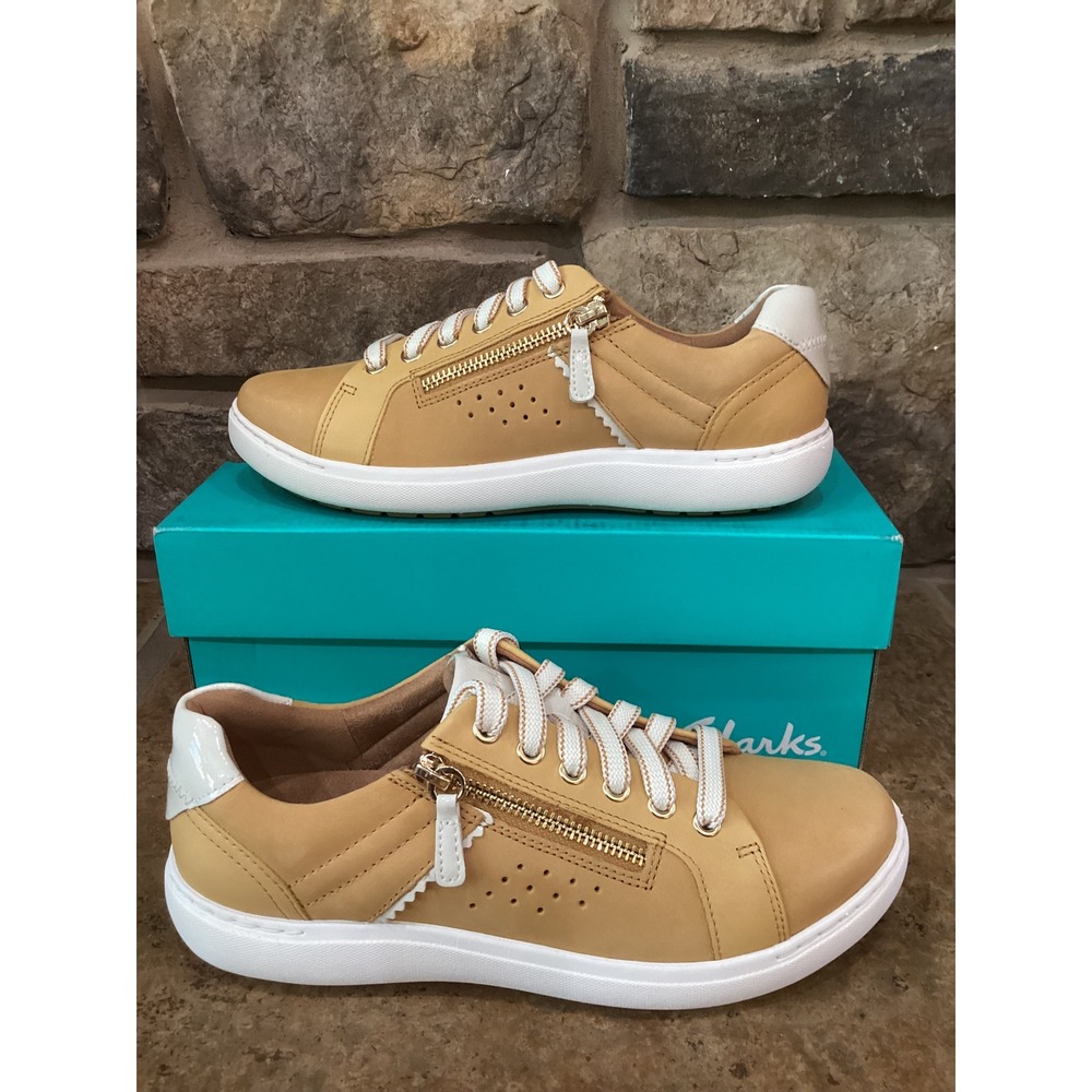 Clarks Nalle Zen Women 8.5 Wide Yellow Tan Nubuck Leather Side Zip Sneakers New